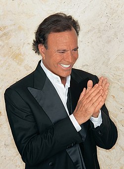 cantanti-spagnoli-famosi-julio-iglesias