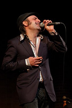 cantanti-spagnoli-famosi-tonino-carotone